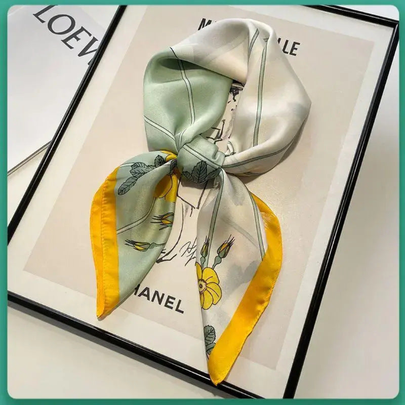 Pañuelo Cuadrado de Mujer – Ligero y Elegante
