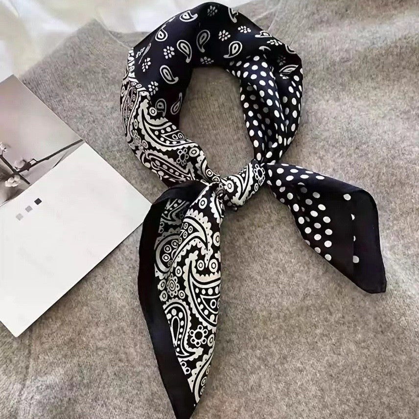 Pañuelo Cuadrado de Mujer – Ligero y Elegante