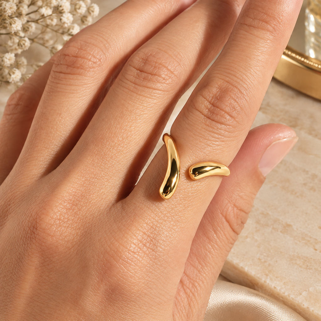 Anillo Abierto Minimalista con Forma de Gota de Agua