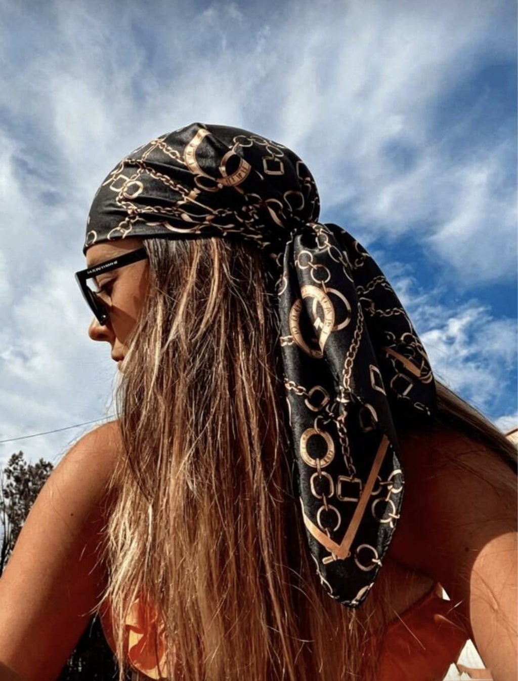Pañuelo Cuadrado de Satén para Mujer – Accesorio de Moda