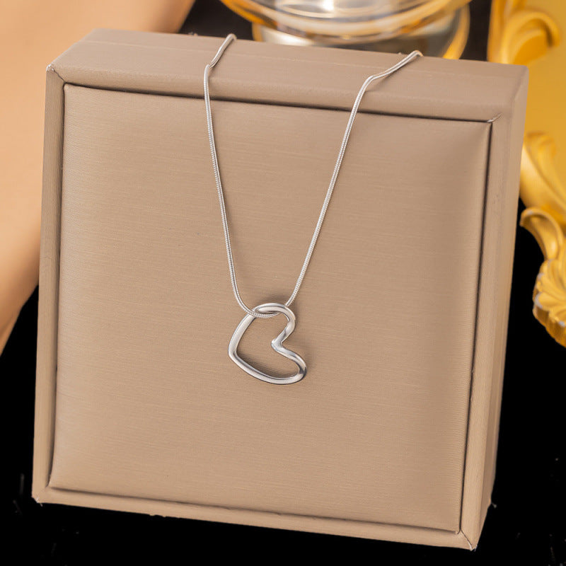 Collar de corazón minimalista