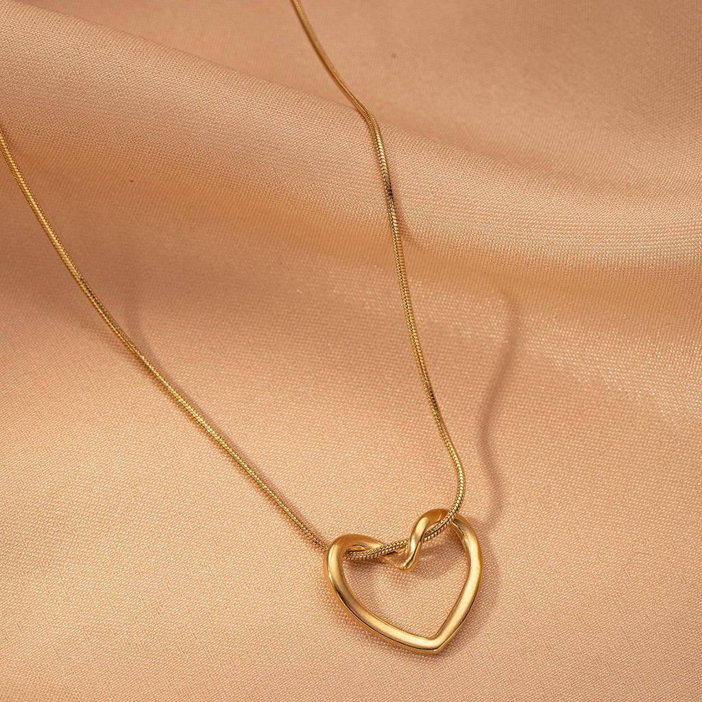 Collar de corazón minimalista