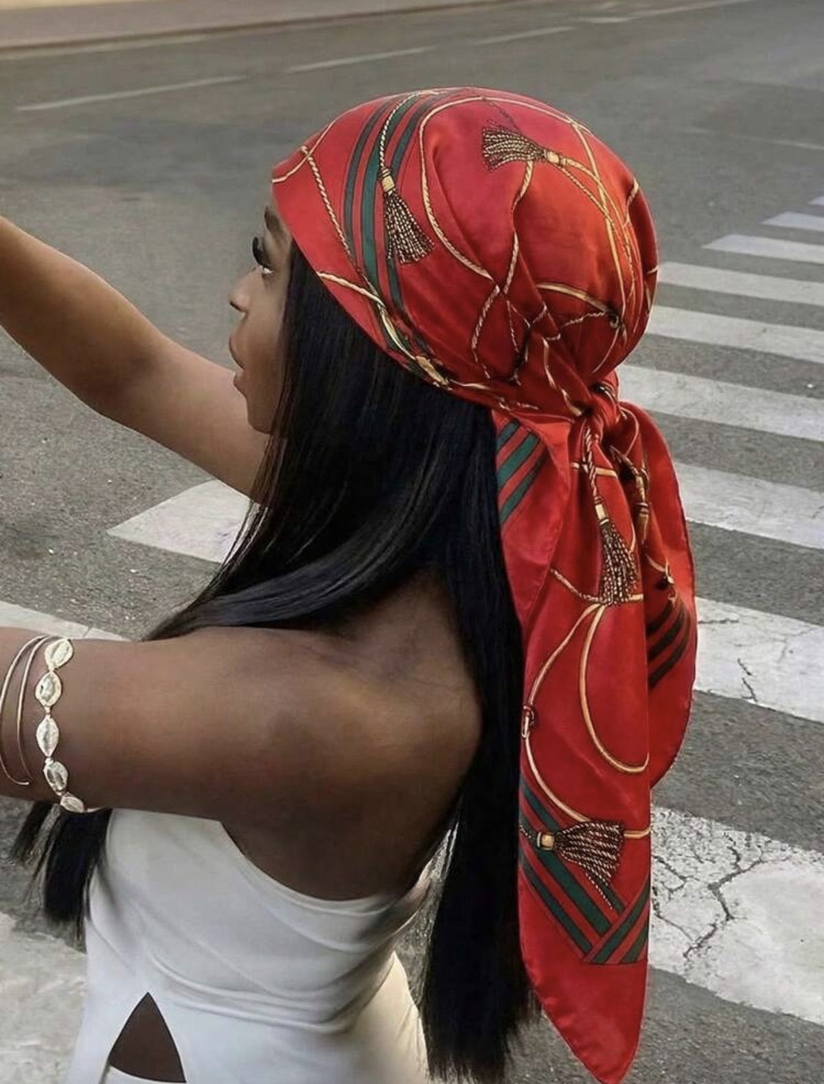 Pañuelo Cuadrado de Satén para Mujer – Accesorio de Moda