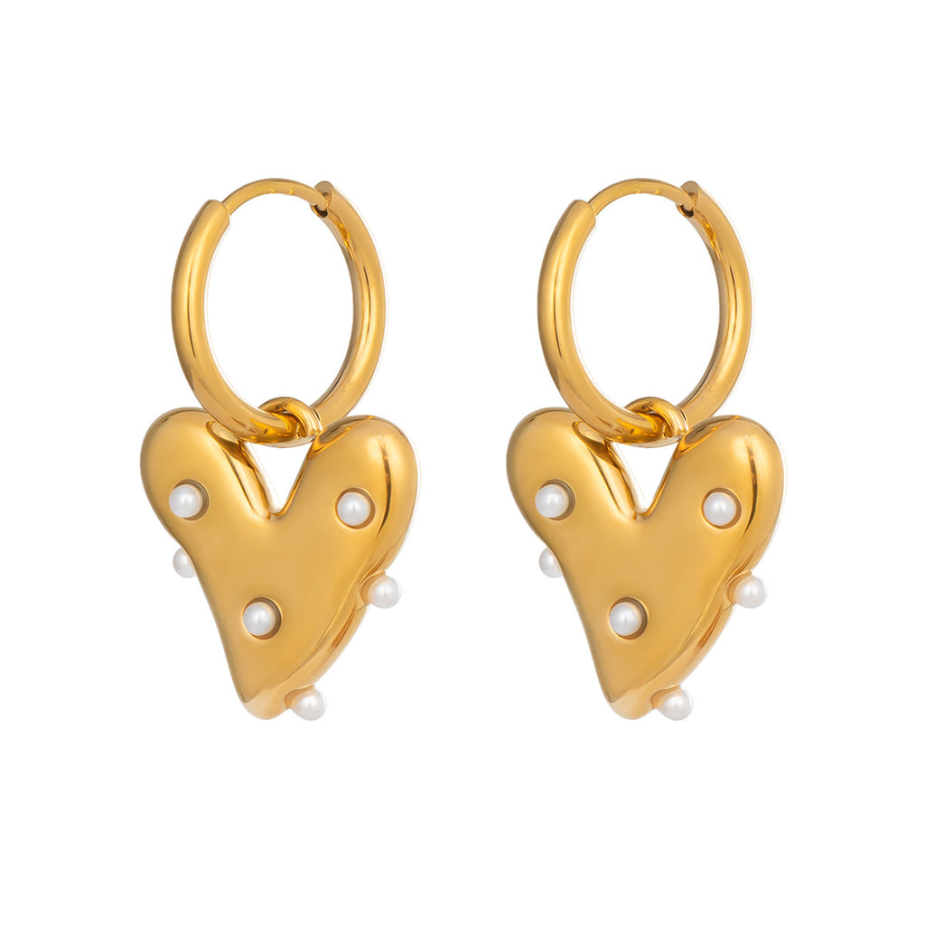 Pendientes Chapados en Oro con Cuentas de Concha en Forma de Corazón