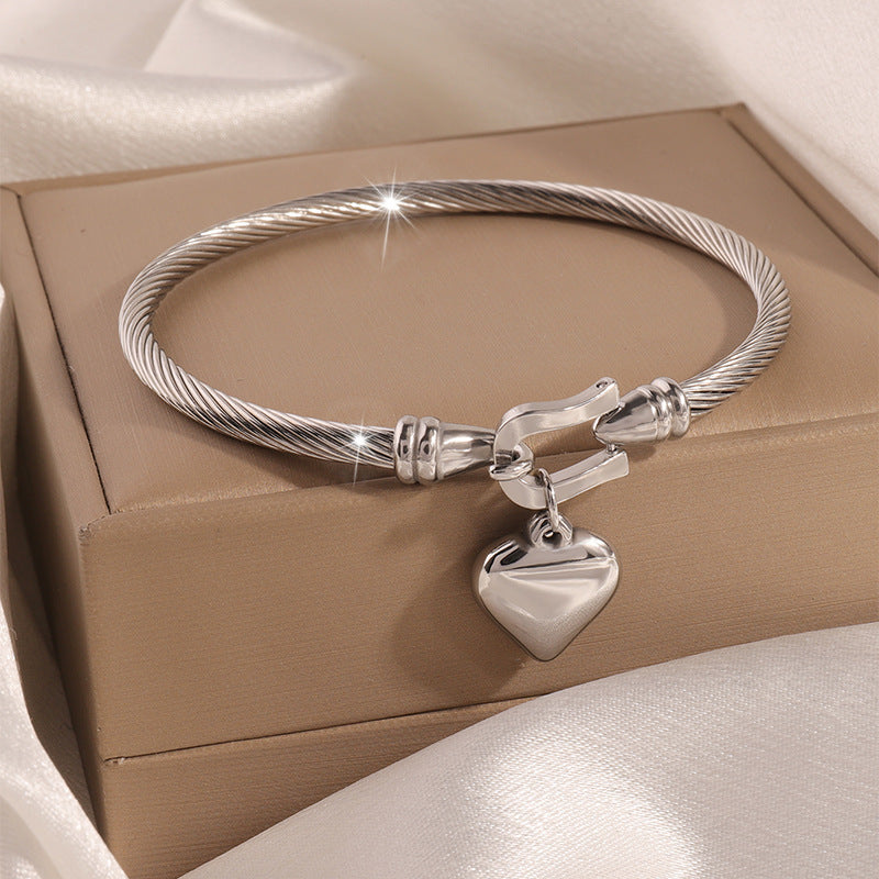 Pulsera de Acero Inoxidable con Diseño de Corazón