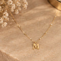 Collar con Colgante de Letra, Joyería Dorada para Mujer, Ligero y Elegante