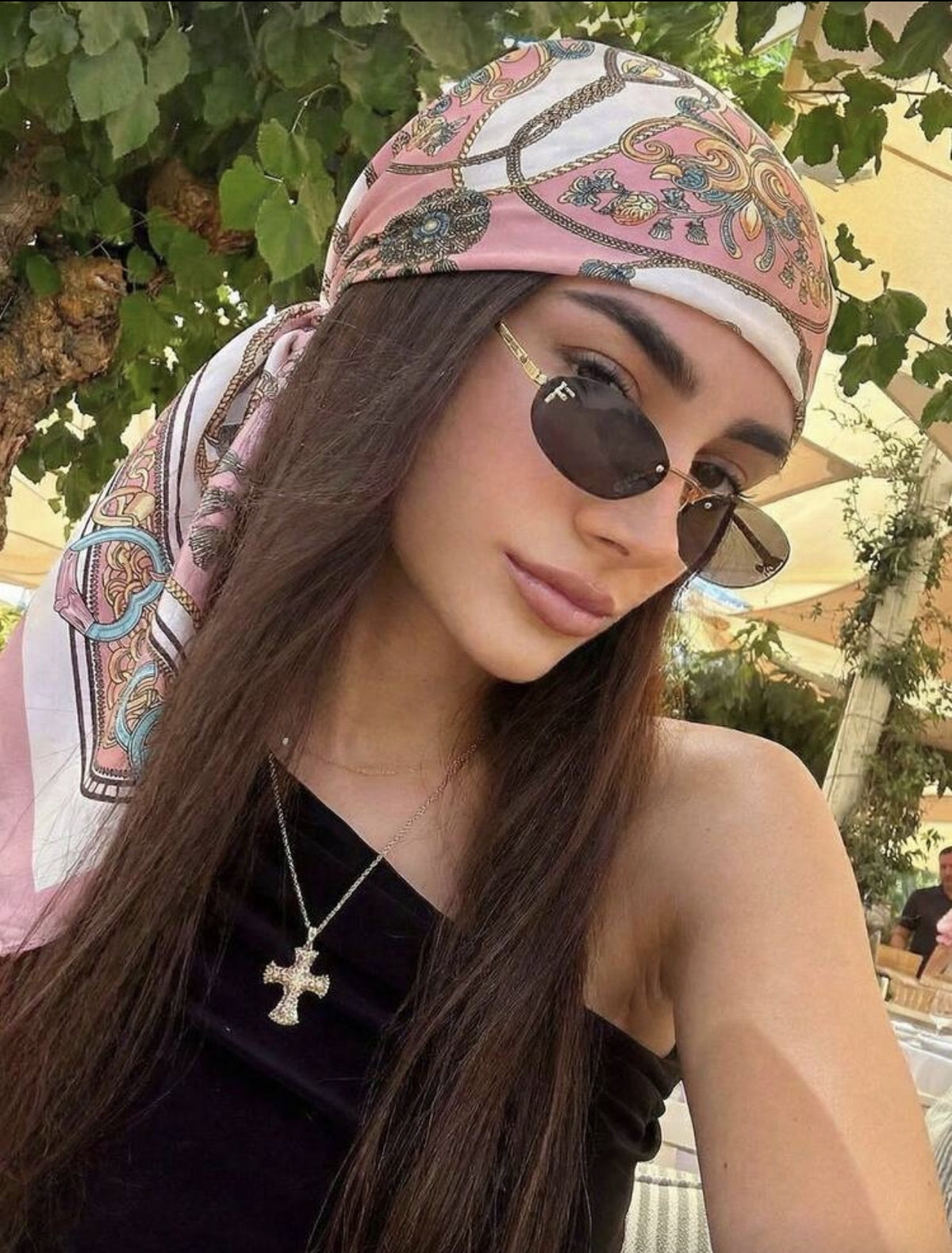 Pañuelo Cuadrado de Satén para Mujer – Accesorio de Moda