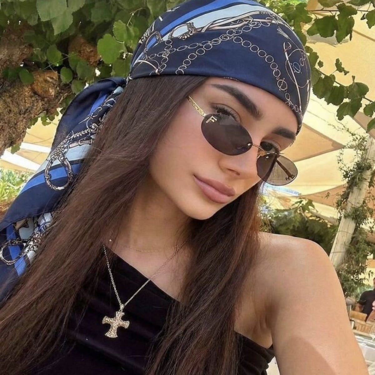Pañuelo Cuadrado de Satén para Mujer – Accesorio de Moda
