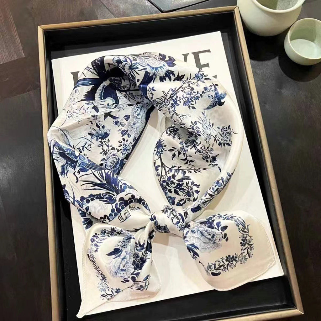 Pañuelo Cuadrado de Mujer – Ligero y Elegante