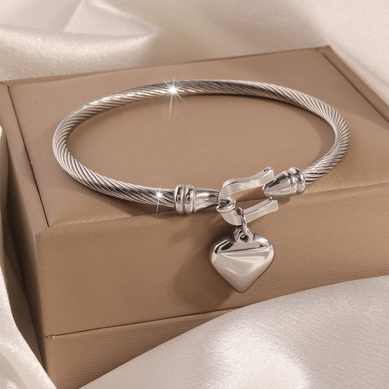Pulsera de Acero Inoxidable con Diseño de Corazón