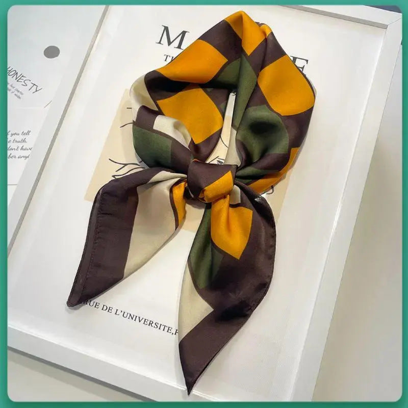 Pañuelo Cuadrado de Mujer – Ligero y Elegante