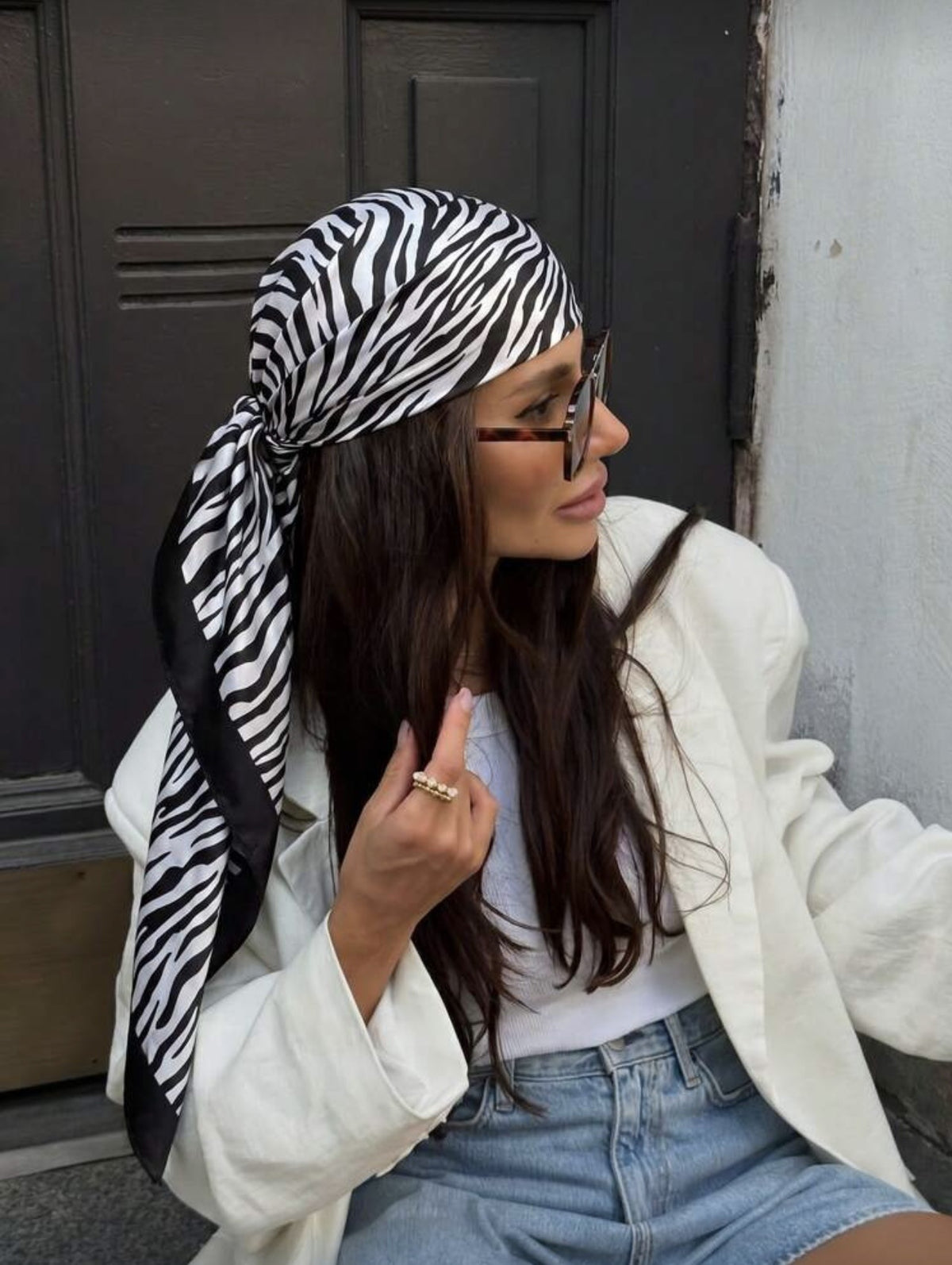 Pañuelo Cuadrado de Satén para Mujer – Accesorio de Moda