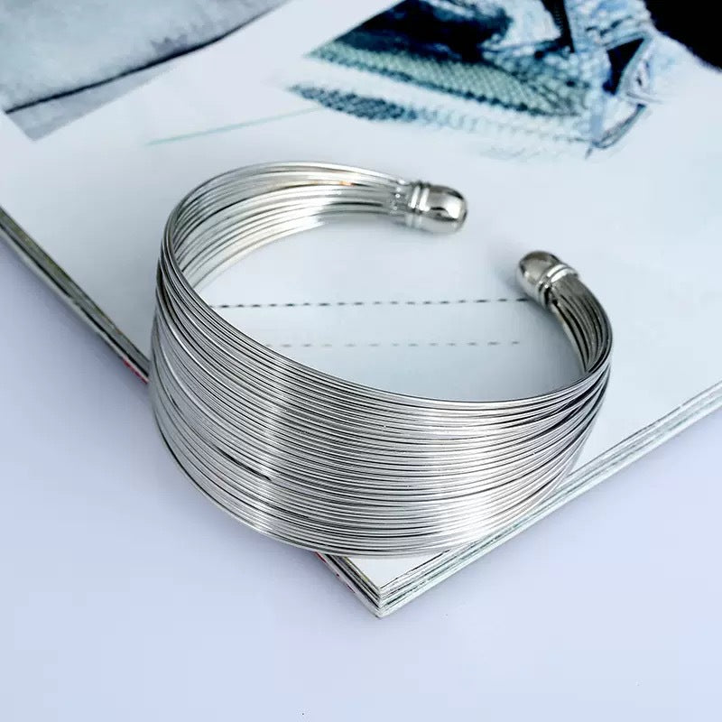 Pulsera Metálica Abierta Geométrica