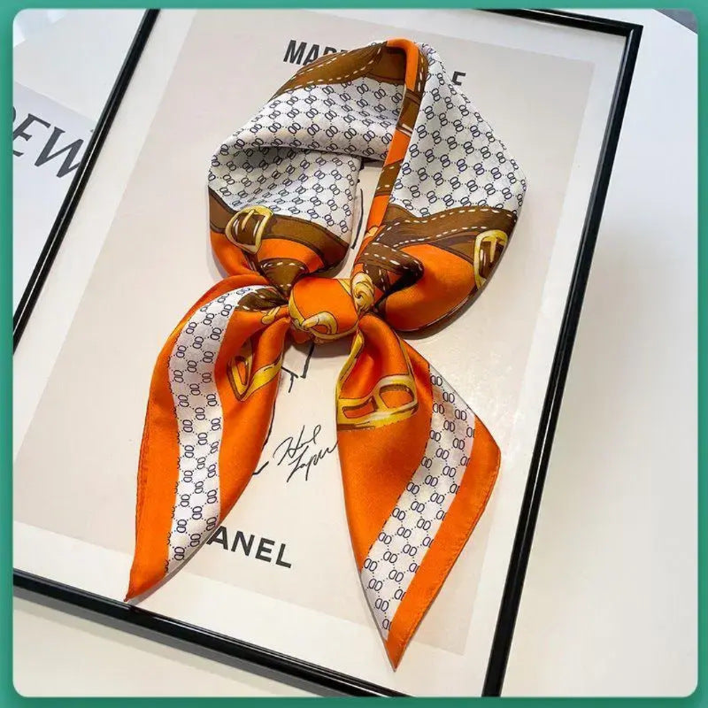Pañuelo Cuadrado de Mujer – Ligero y Elegante