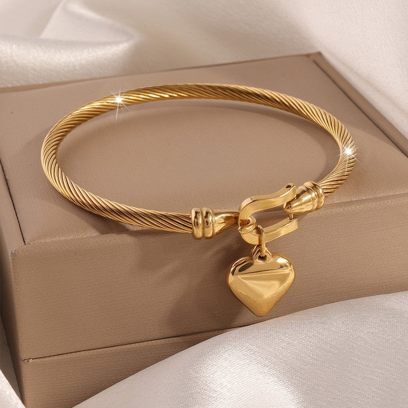 Pulsera de Acero Inoxidable con Diseño de Corazón