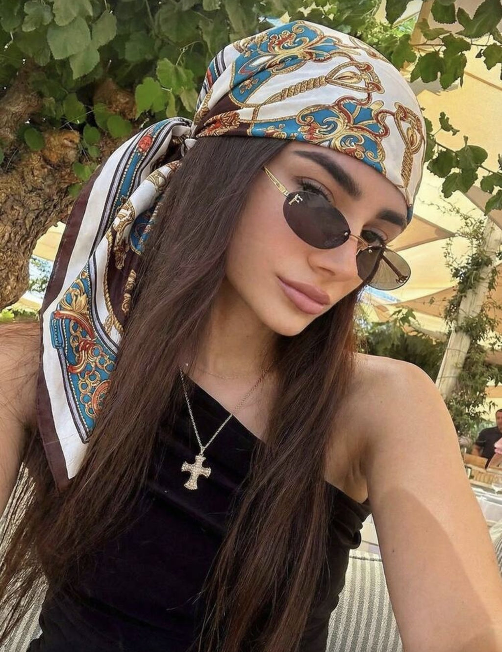 Pañuelo Cuadrado de Satén para Mujer – Accesorio de Moda