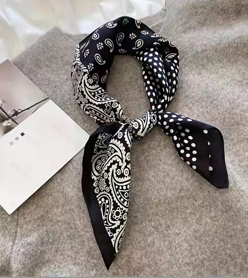 Pañuelo Cuadrado de Mujer – Ligero y Elegante