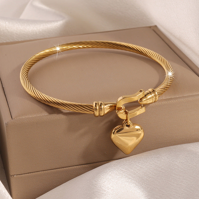 Pulsera de Acero Inoxidable con Diseño de Corazón