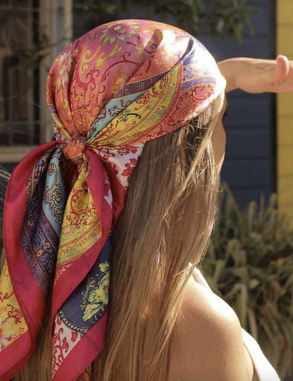 Pañuelo Cuadrado de Satén para Mujer – Accesorio de Moda